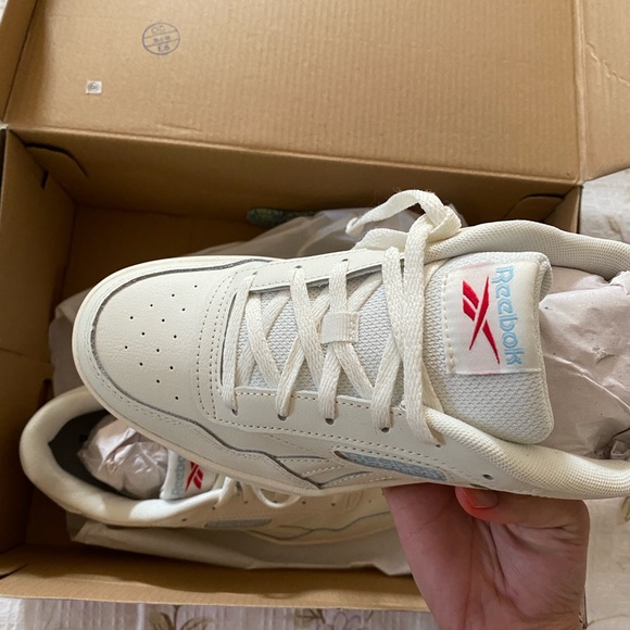 Reebok Court Advance in Chalk / Blue Peak / Vector Red - Picture 3 of 6